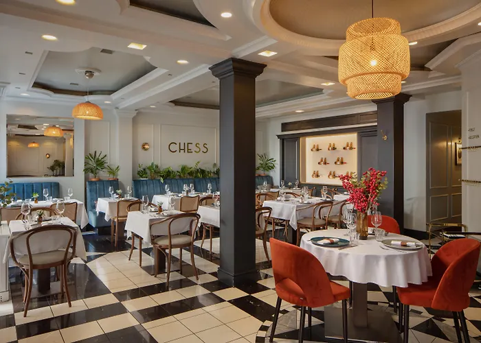 Queen\'s Court Hotel&residencia