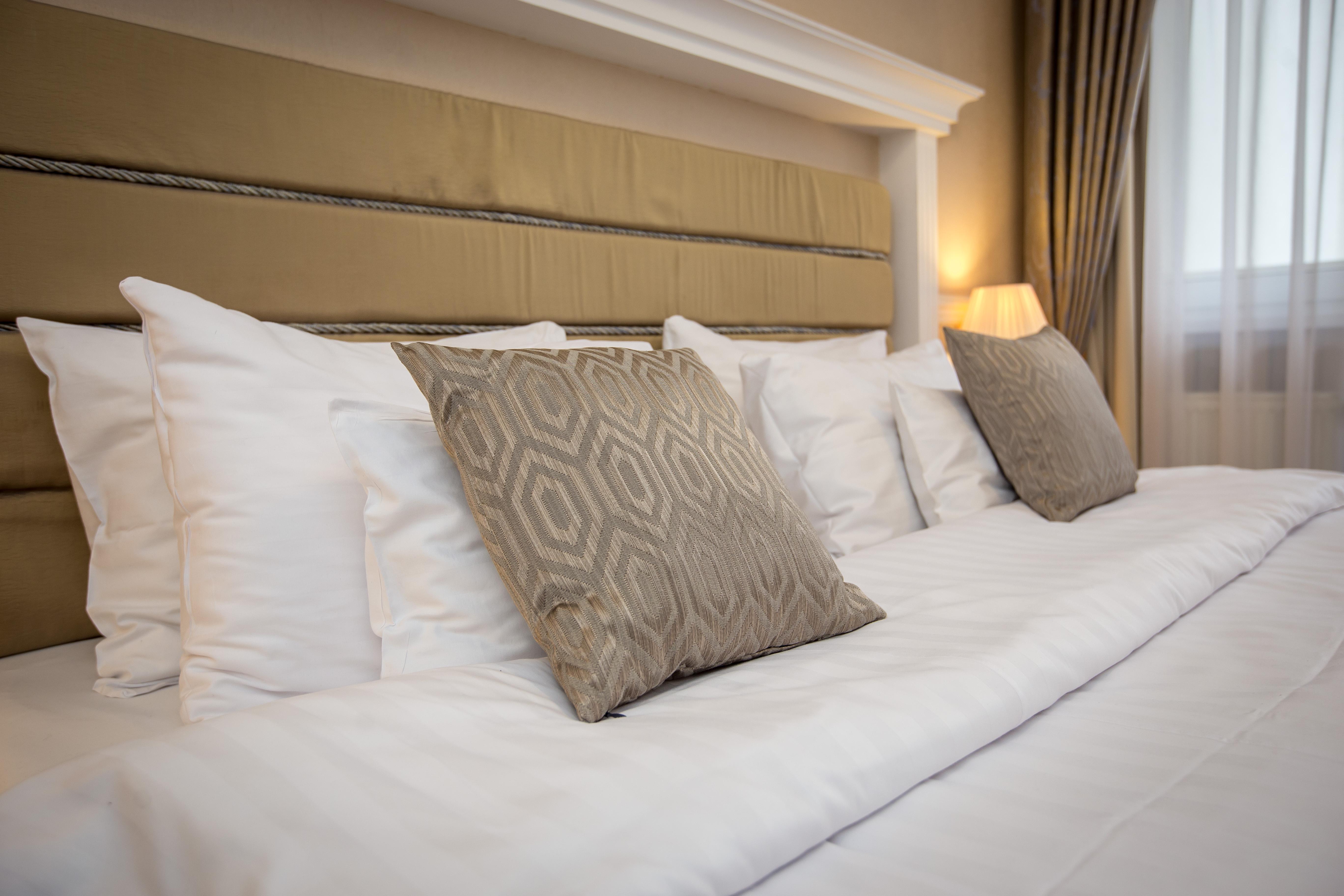 Queen's Court Hotel&residencia