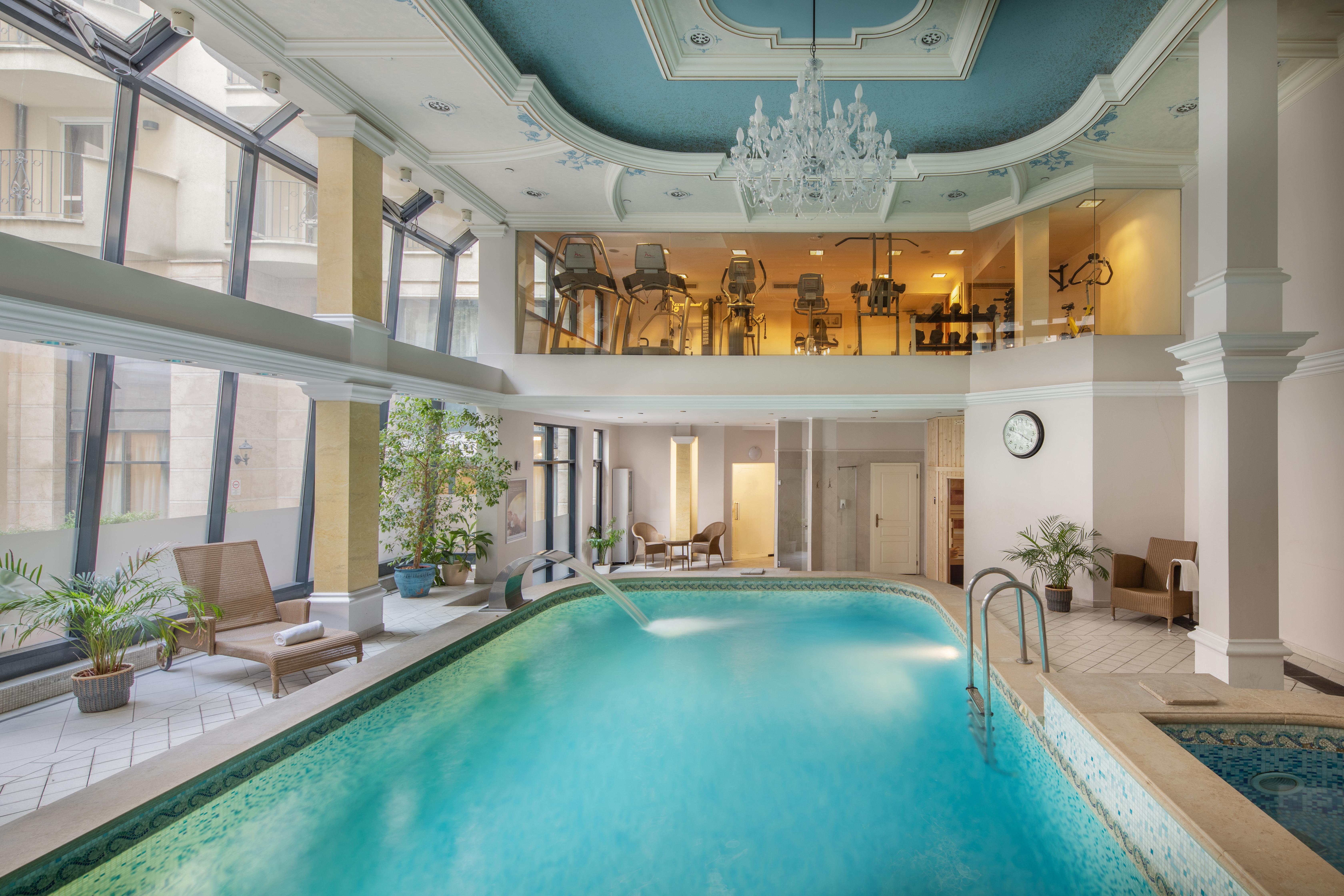 Hotel Queen's Court Hotel&residencia