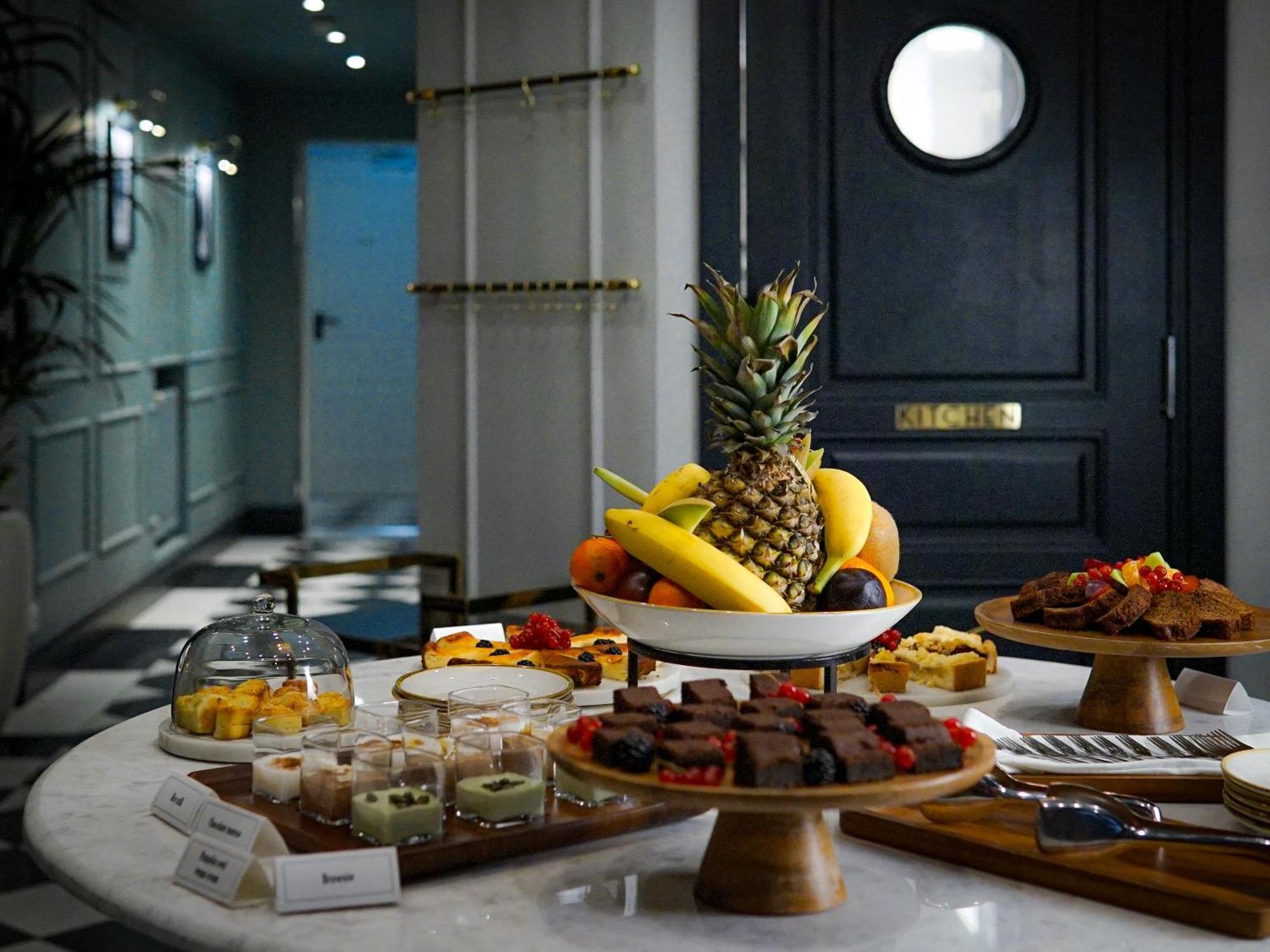 Queen's Court Hotel&residencia Hotel