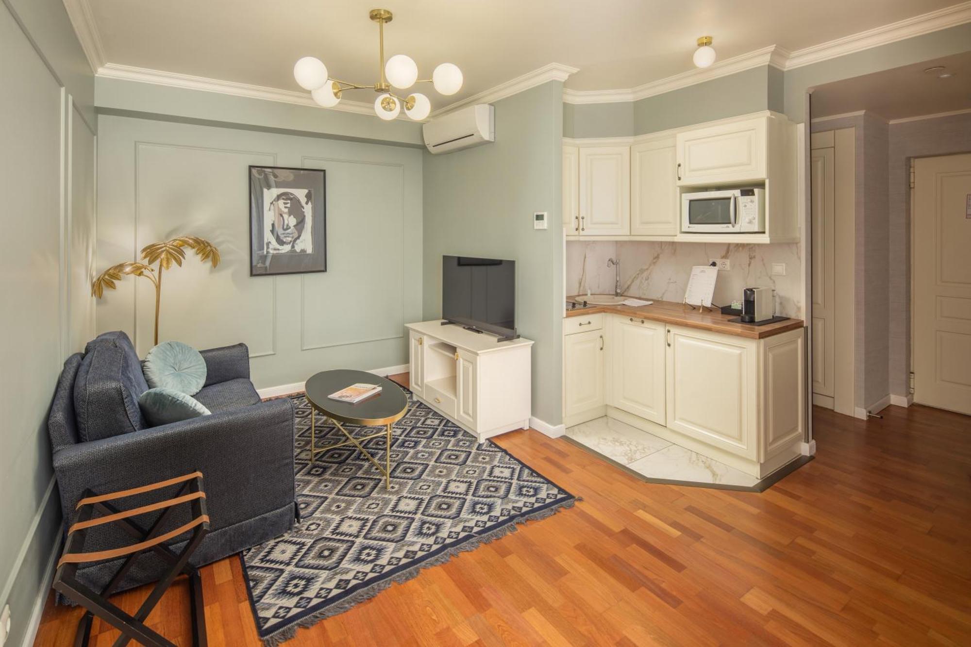 Queen's Court Hotel&residencia